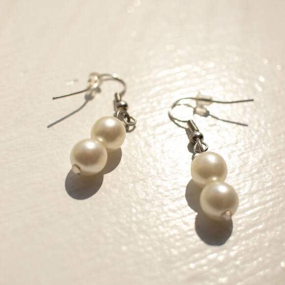 Vintage Pearl Beaded Dangle Earrings - Picture 2 of 4